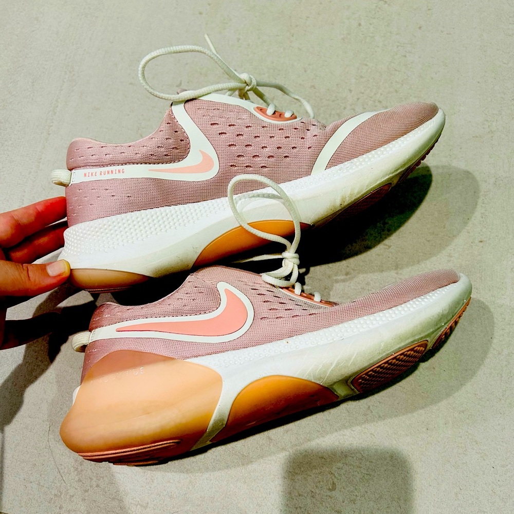Nike size 9 tennis shoes